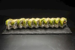 美味寿司卷摆盘精致