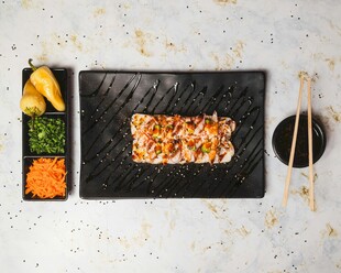 精致日式料理摆盘展示