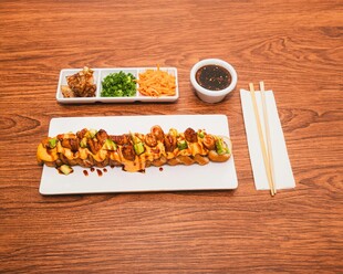 美味烤串搭配多样小食