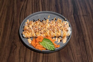 美味虾仁盖饭摆盘精致