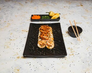 美味日式烤肉摆盘展示