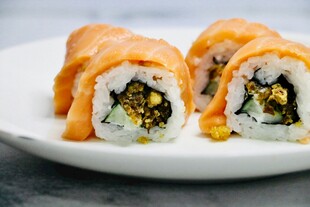 美味三文鱼寿司卷