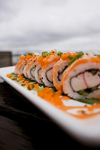 美味寿司卷摆盘精致