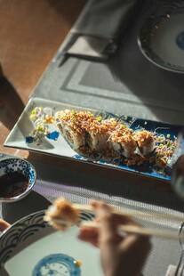 美味寿司拼盘诱人时刻