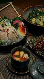 丰盛日式料理拼盘