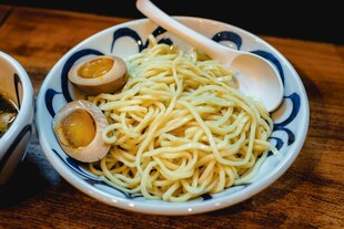 日式拉面配卤蛋