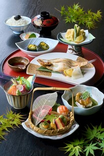 日式精美料理拼盘