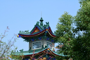 中式古亭 色彩绚丽的建筑