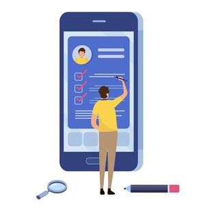 女子操作手机展示界面