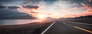 夕阳下的公路美景