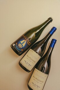 三瓶特色葡萄酒展示