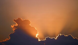 夕阳下的绚烂云彩