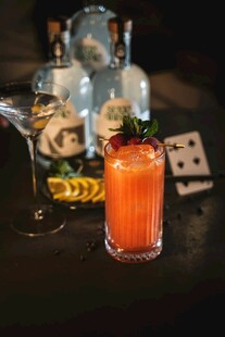 色彩鲜艳的特色鸡尾酒
