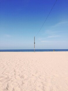 沙滩蓝天 静谧海滨风光