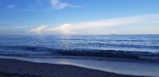 海边美景 海浪与蓝天