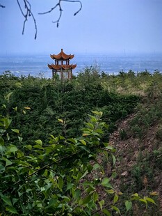 山间古亭望碧海