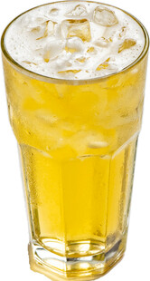 冰爽金黄啤酒杯中盛放