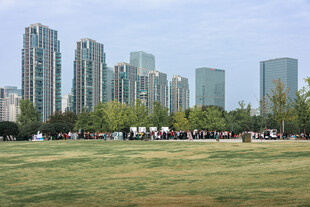 城市公园与高楼景观
