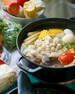 美味蔬菜海鲜火锅料理