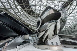 现代艺术风格的建筑内部