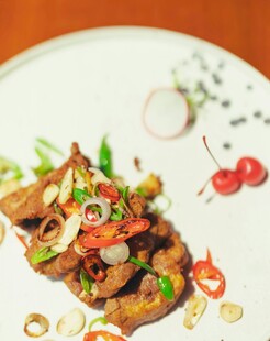 美味特色炒肉摆盘精致