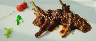 美味烤羊排摆盘精致