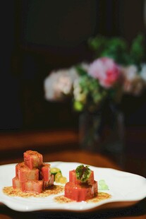 精致摆盘的美味创意菜肴