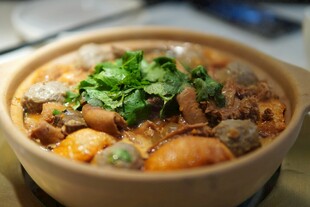 美味牛肉砂锅煲