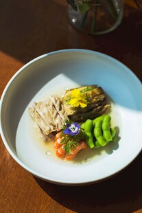 精致摆盘的美味蔬菜料理