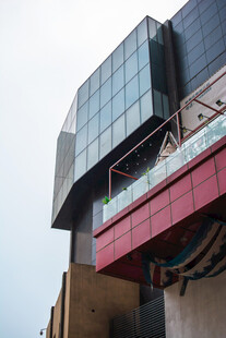 现代风格独特建筑外观