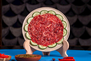 鲜切牛肉盘 色泽诱人