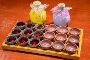 多彩茶具与可爱摆件展示