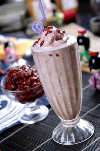 红豆奶昔饮品图片