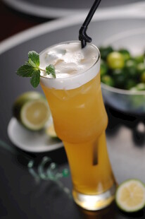 青桔柠檬汁饮品图片