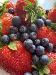 新鲜草莓蓝莓组合