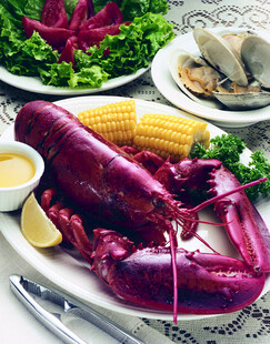 美味龙虾配多样食材