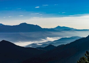 山间云海壮丽美景