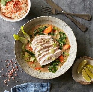 美味鸡肉蔬菜餐食拼盘
