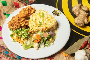 炸鸡蔬菜与米饭