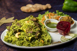 美味绿色蔬菜沙拉拼盘