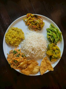 丰盛印度风味美食拼盘