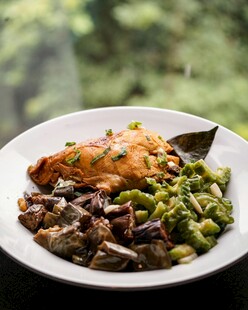 美味烤三文鱼配蔬菜