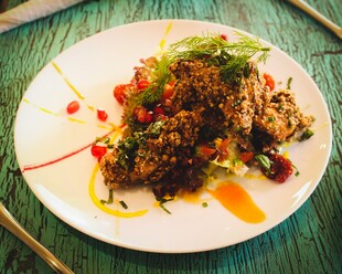 美味摆盘精致的特色菜肴