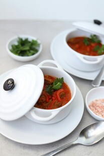 两碗番茄汤配小菜