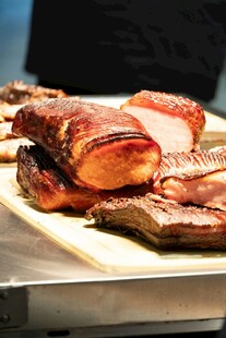 美味烤肉拼盘诱人呈现