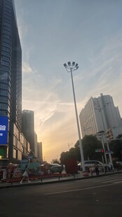 城市黄昏街景