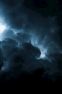 夜空中的闪电云层景象