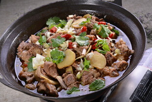铁锅羊肉
