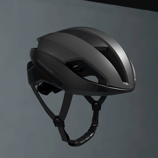 黑色自行车头盔特写