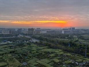 城市日出美景